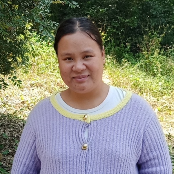 小巧漫步白云的照片