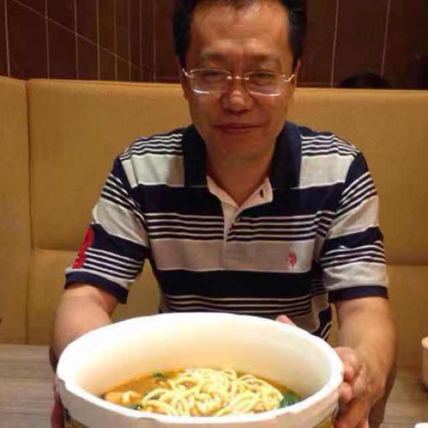 老当益壮老师傅的照片