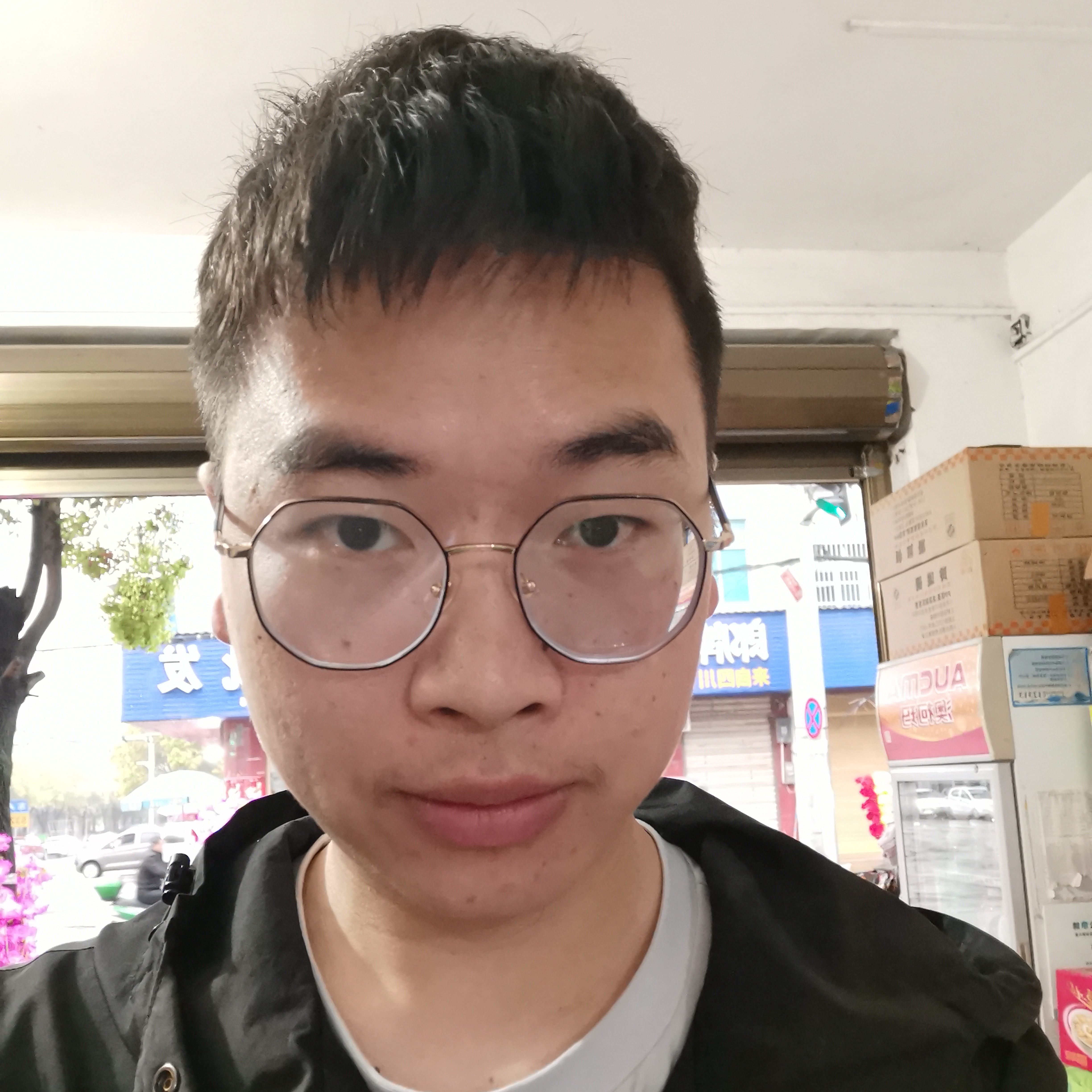 狗苦恋愤怒的照片