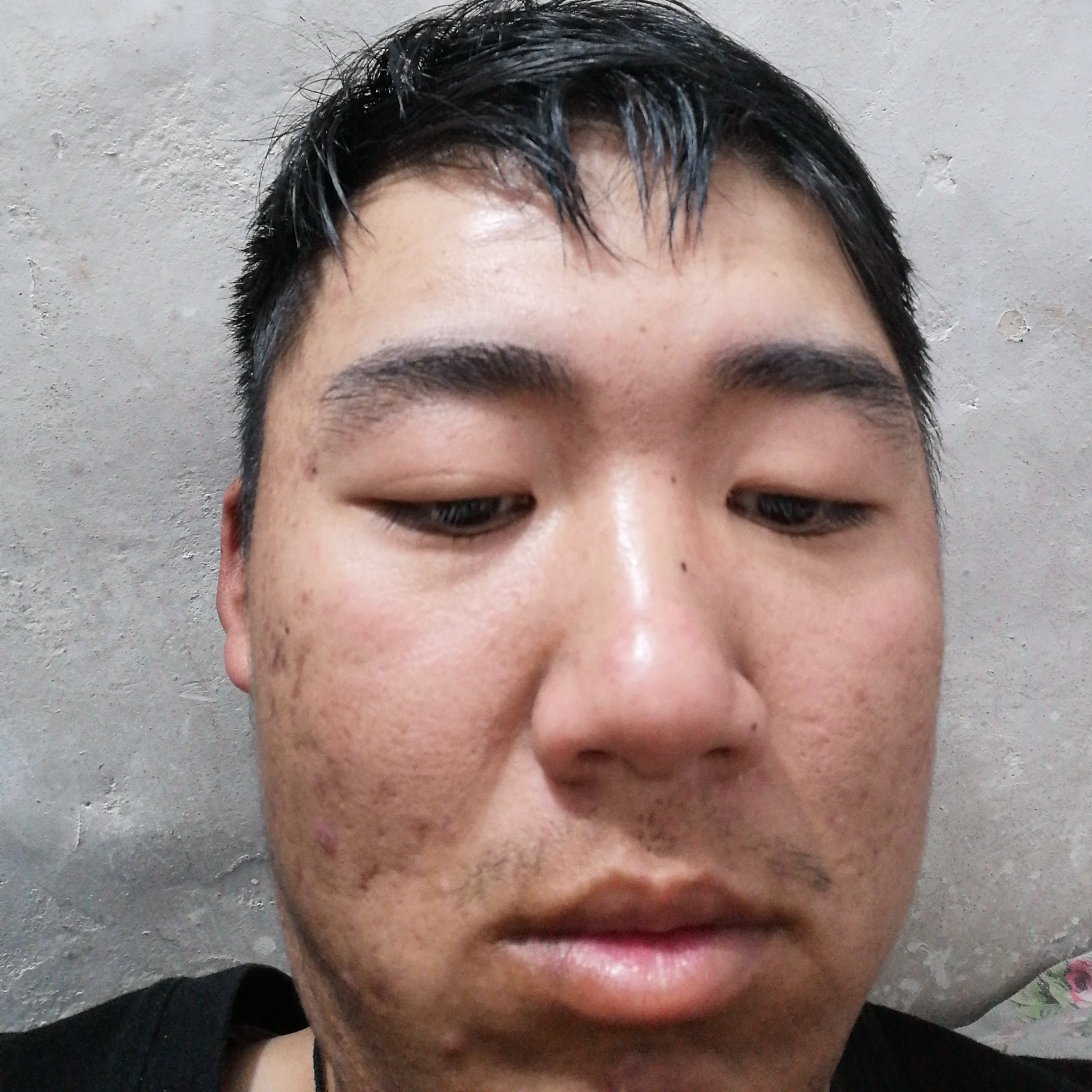俭朴浅吻早晨的照片