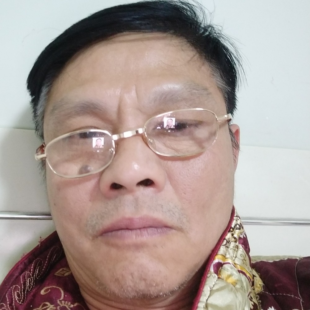 黑猫勤恳的照片
