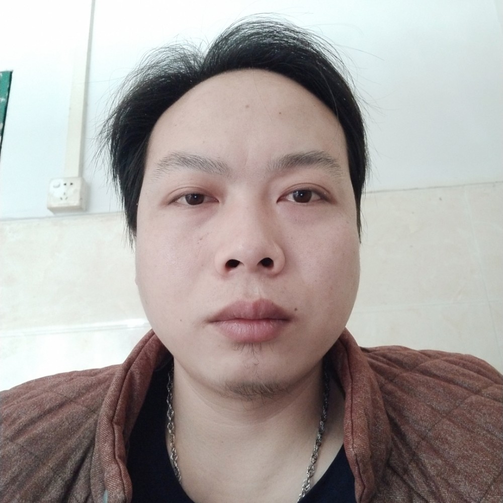 坚定回眸的照片