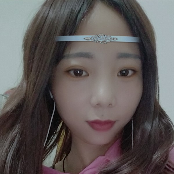 野性倾心小松鼠的照片