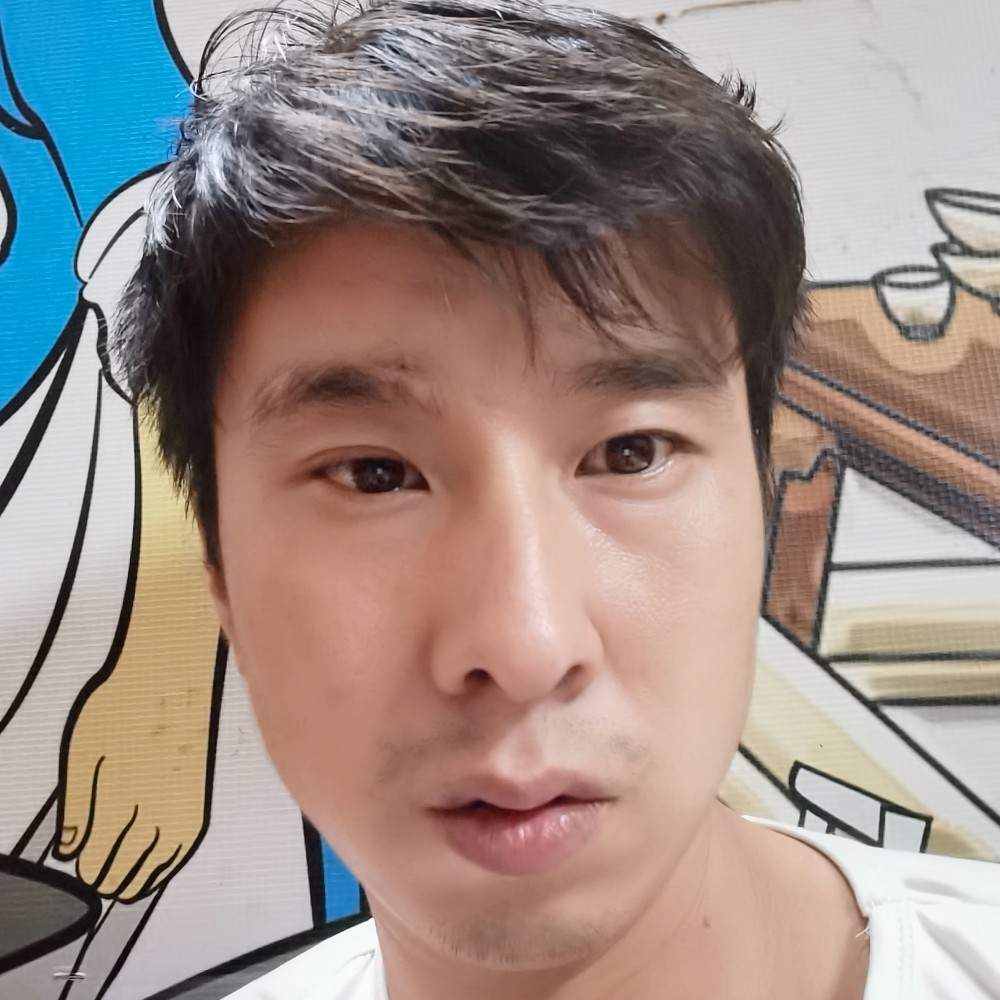 明亮泪了衬衫的照片