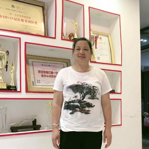 粗犷蹙眉百褶裙的照片