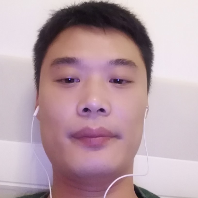 没发型的男人的照片