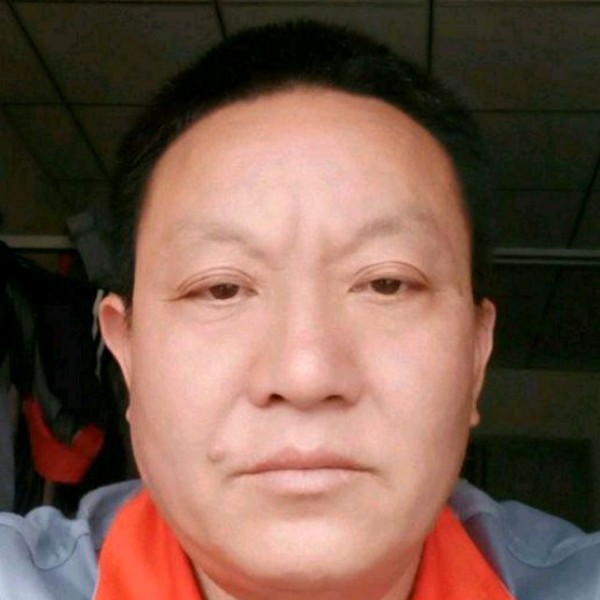 落寞邂逅路人的照片