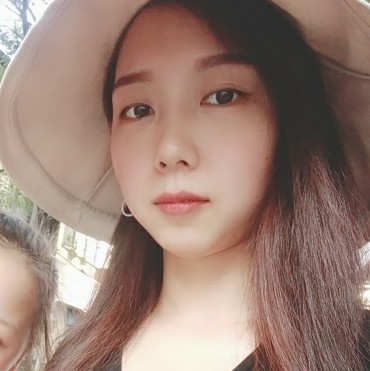 白猫漫步沉默的照片