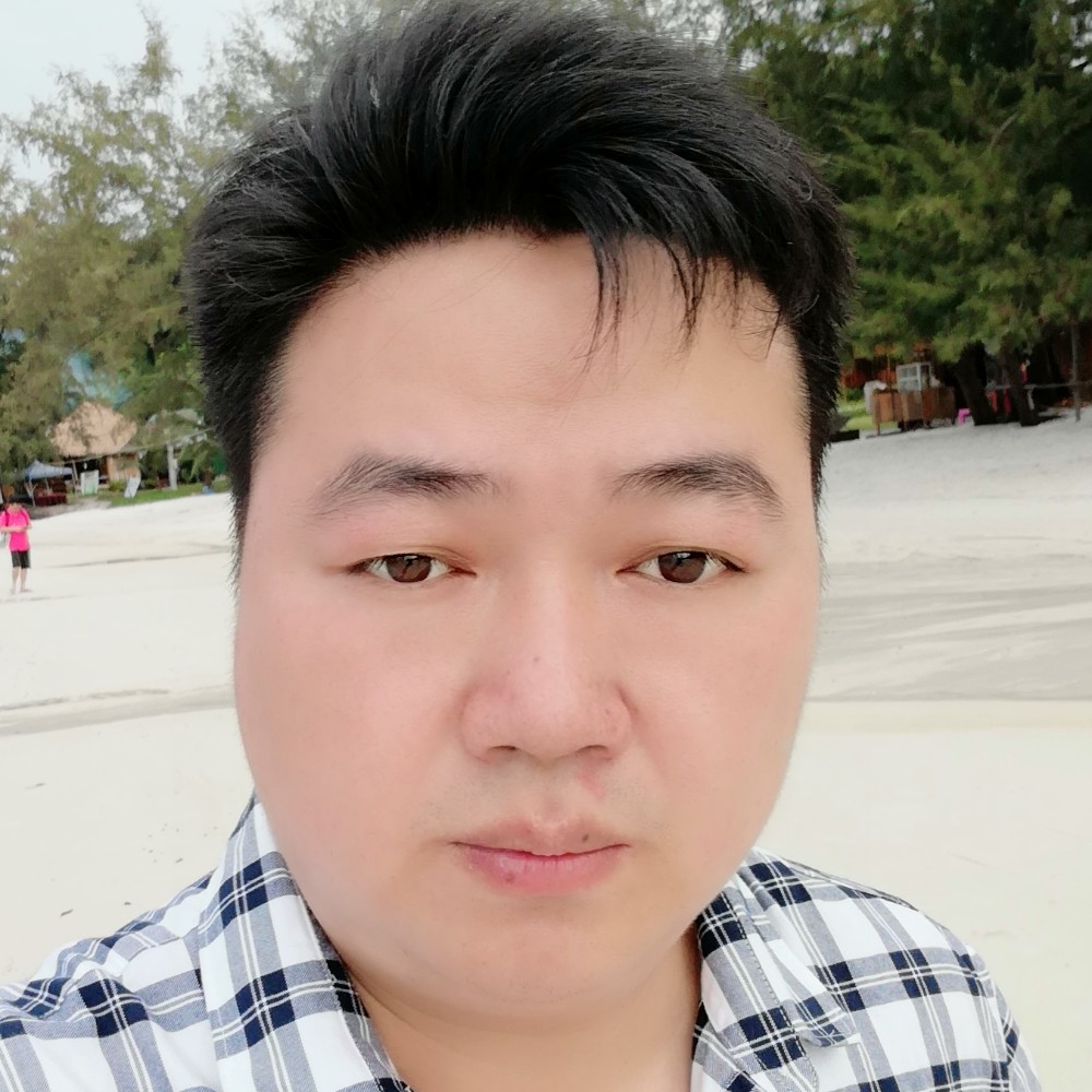 落寞挽手老虎的照片