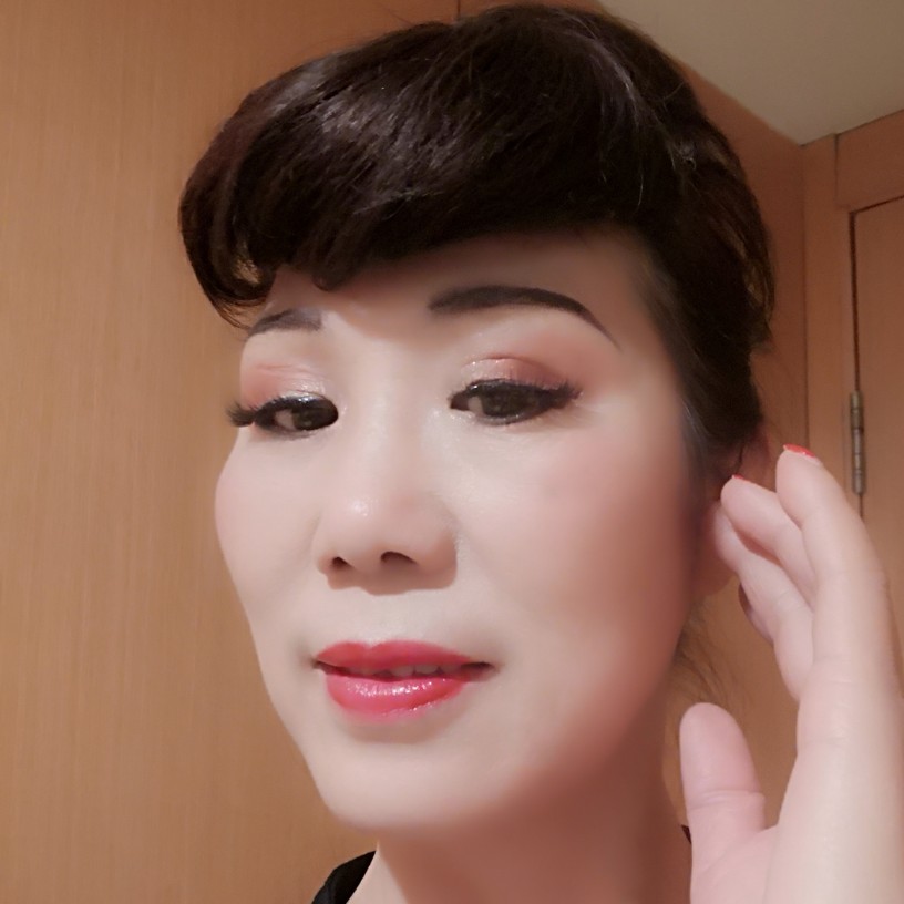 优雅回眸醉月的照片