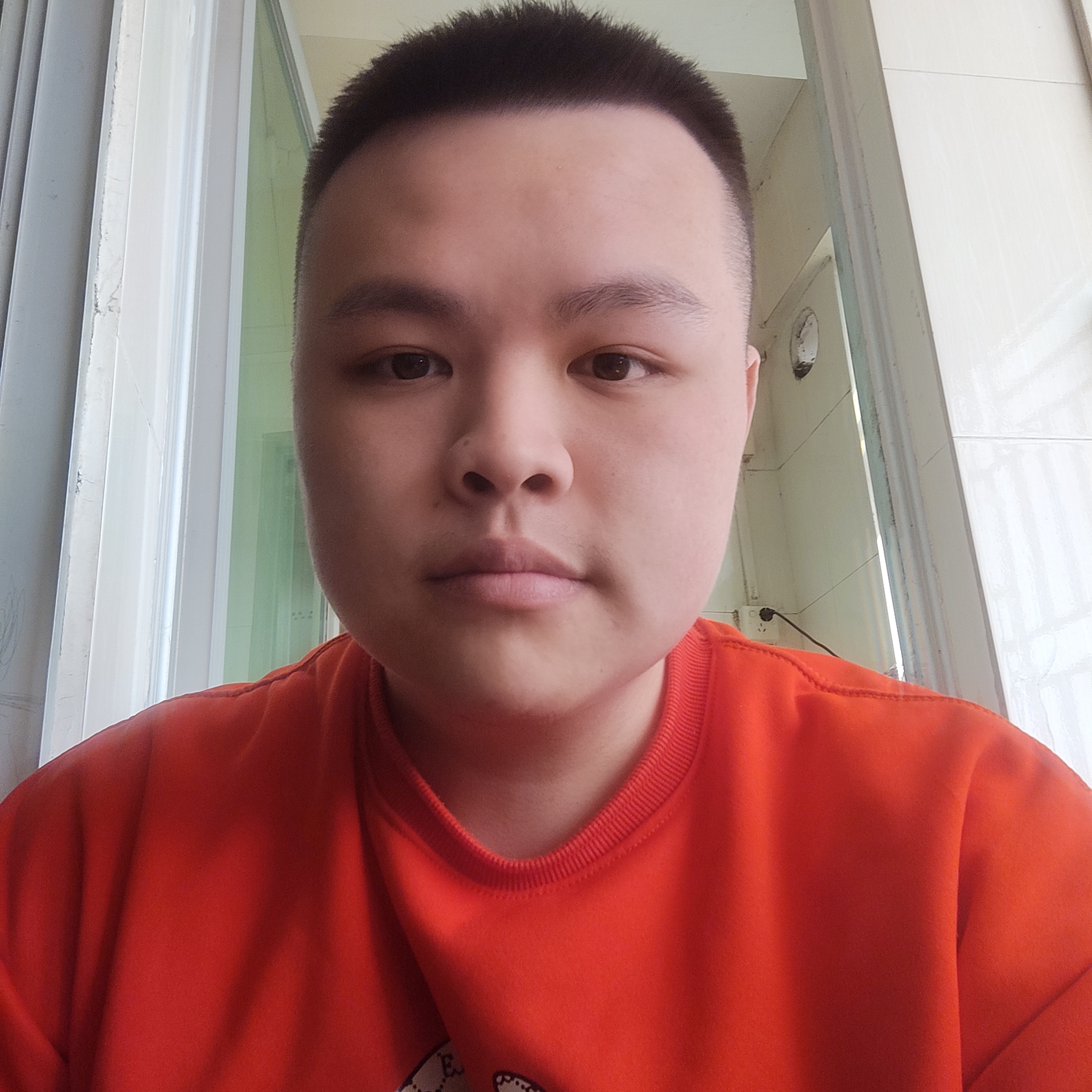 余胖胖的照片