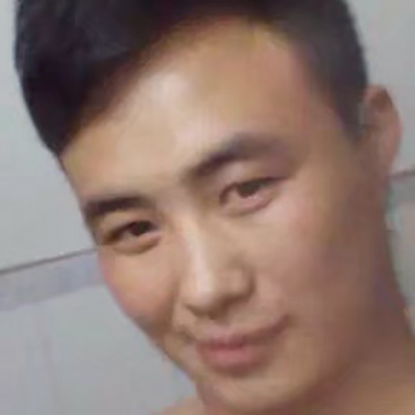 主要凯g会开卡车的照片