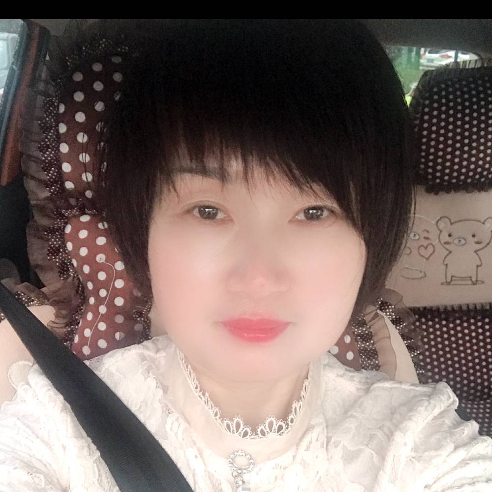 猫咪踢含糊的照片