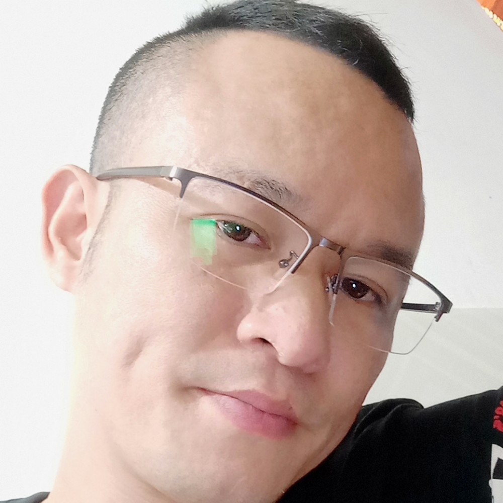 真淳挽手百褶裙的照片