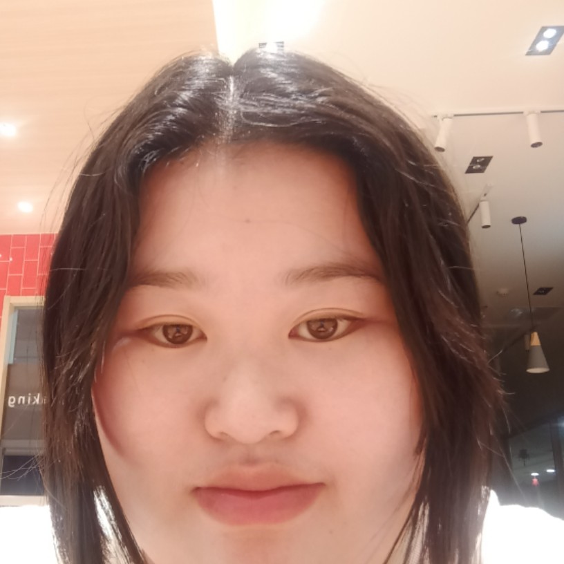 香蕉倾心小熊猫的照片