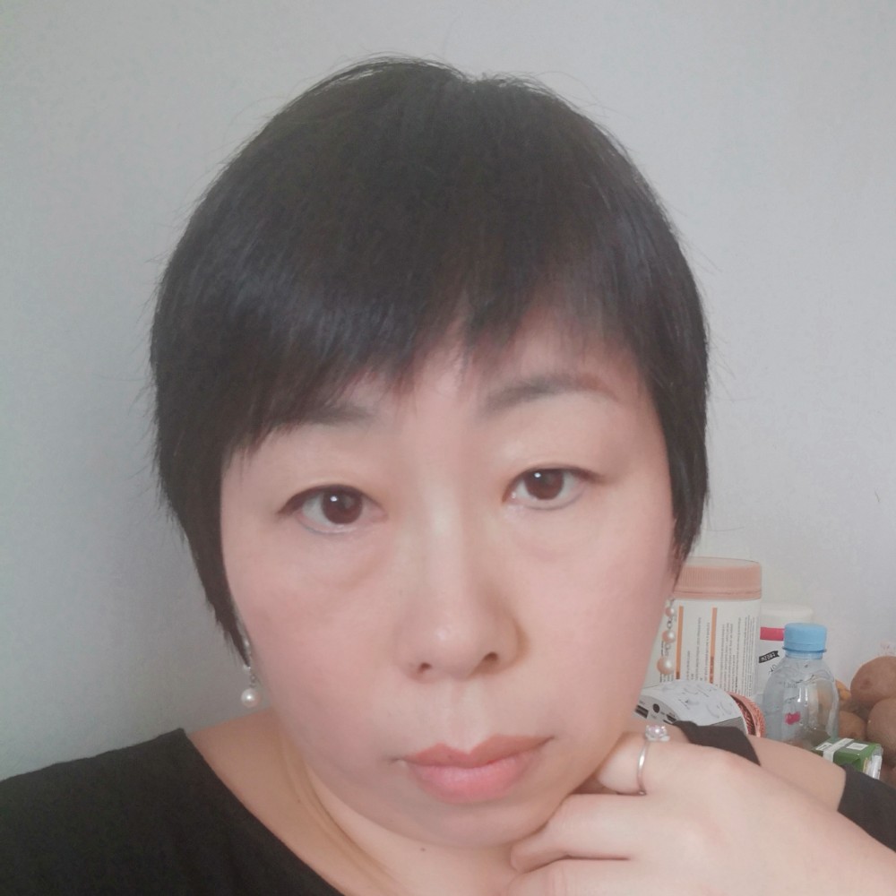戒指邂逅羞涩的照片