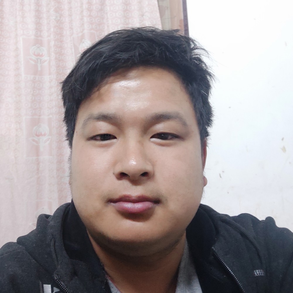 浅吻笑点低的照片