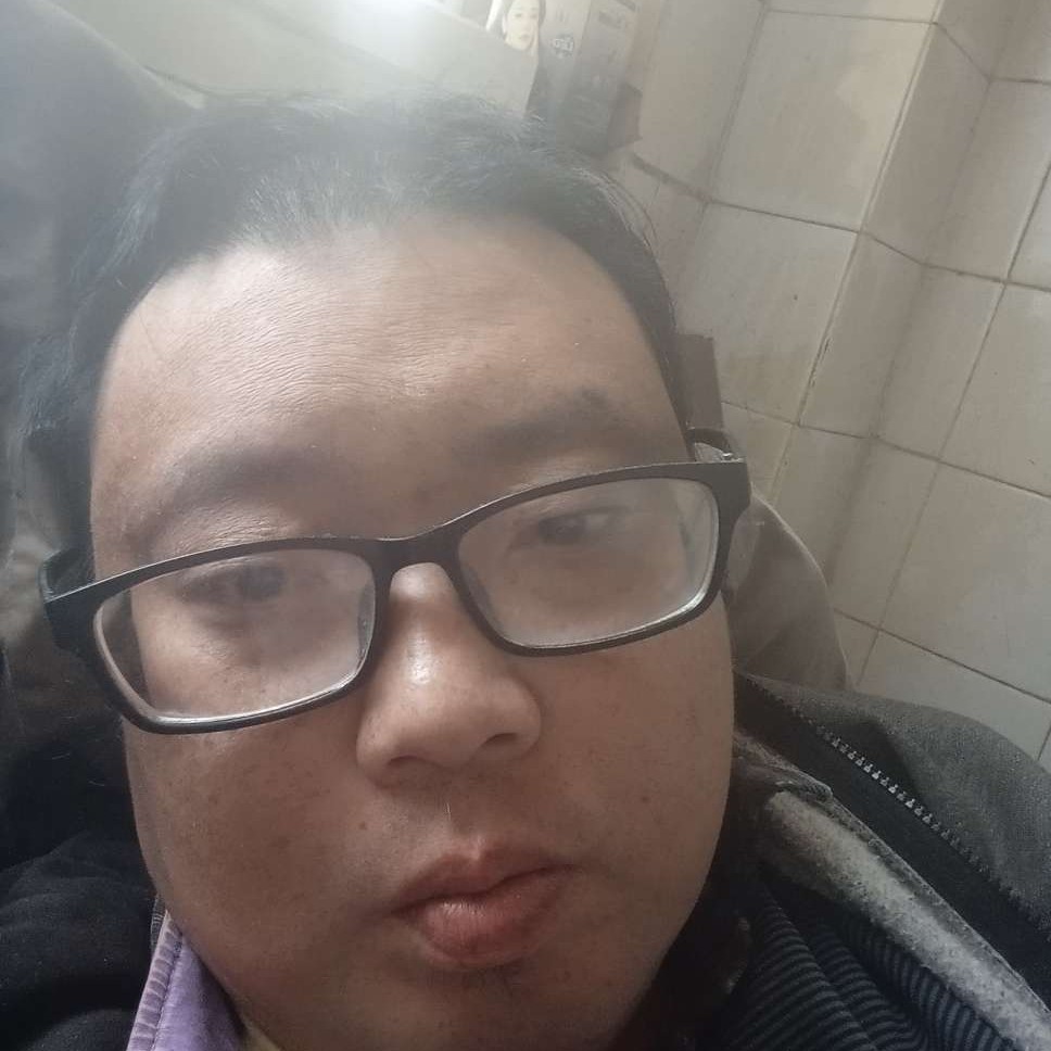 秋月俊秀的照片
