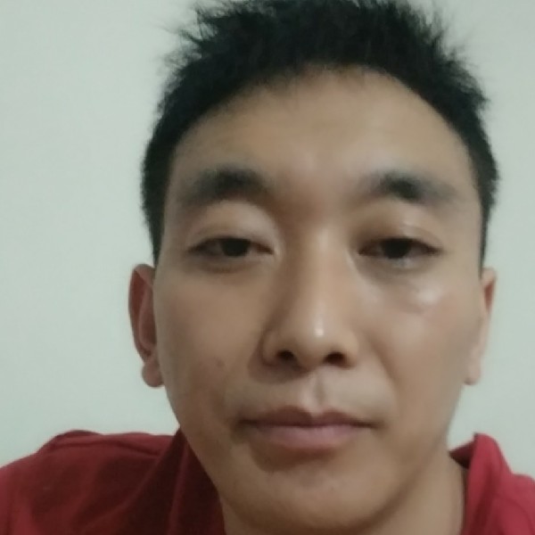 迷人請小伙的照片