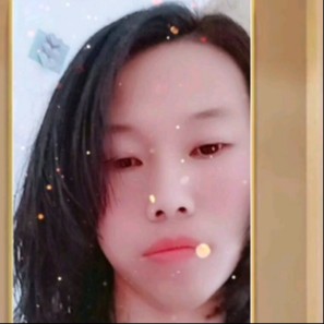 丸子头女孩的照片