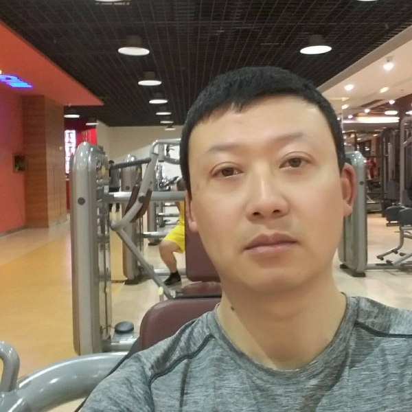 成莫的照片