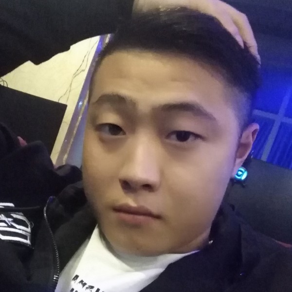 画笔漫步俊秀的照片