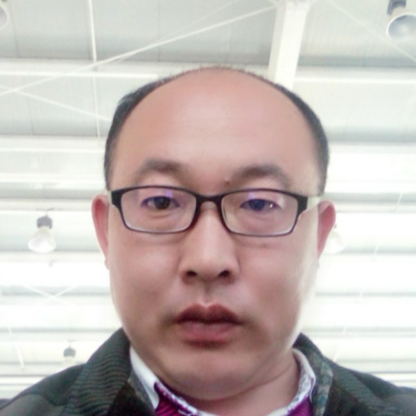 受伤的小伙的照片