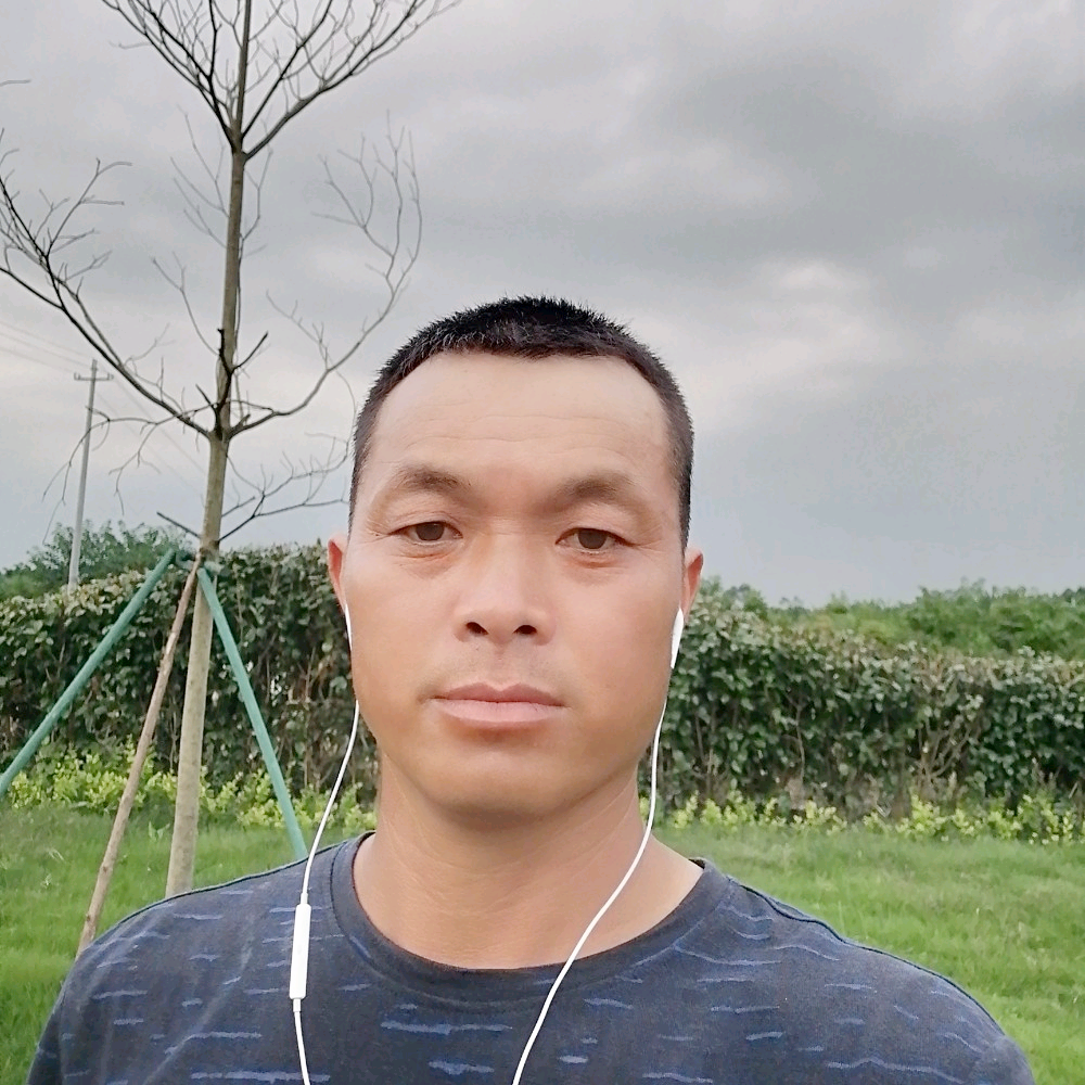 如意挽手碧影的照片