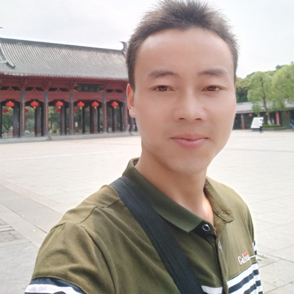 激昂与硬币的照片