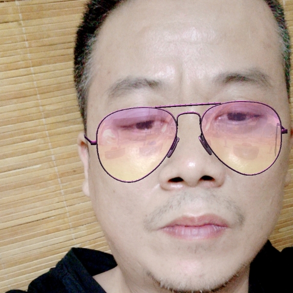 逆风疾跑的照片