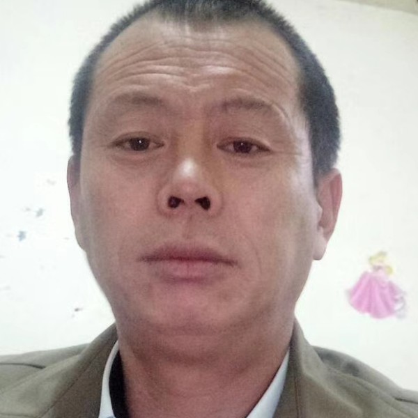 蒙上眼锁上心的照片