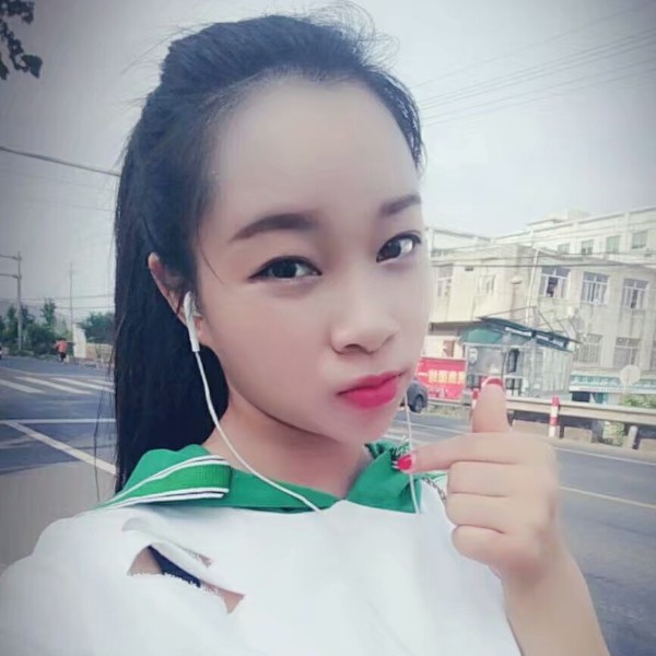 活泼女孩的照片