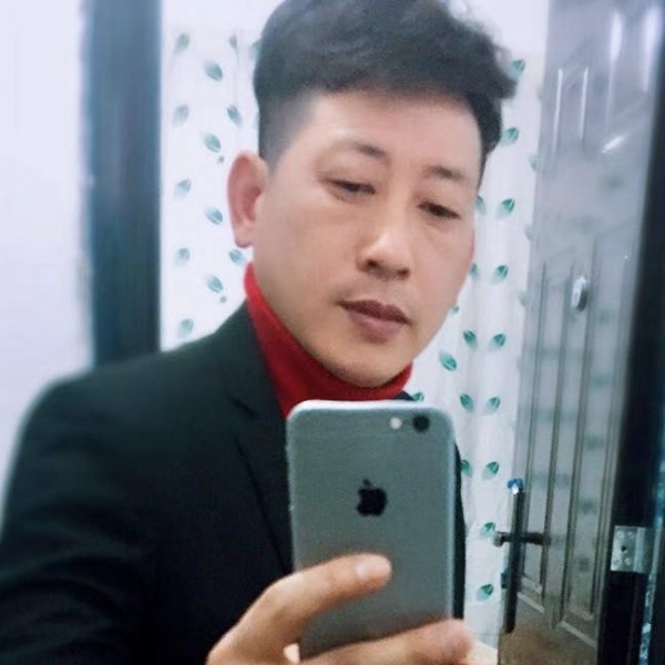 单人巷的，孤猫的照片