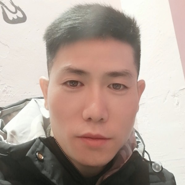 黑色张自力的照片