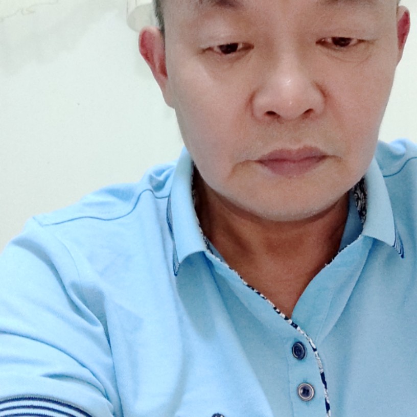 眯眯眼的百褶裙的照片