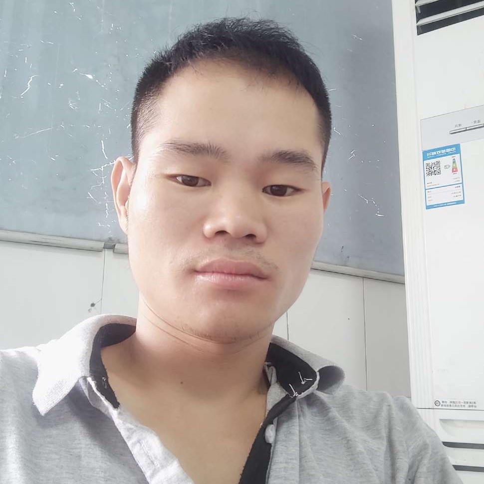 羞涩的安信的照片