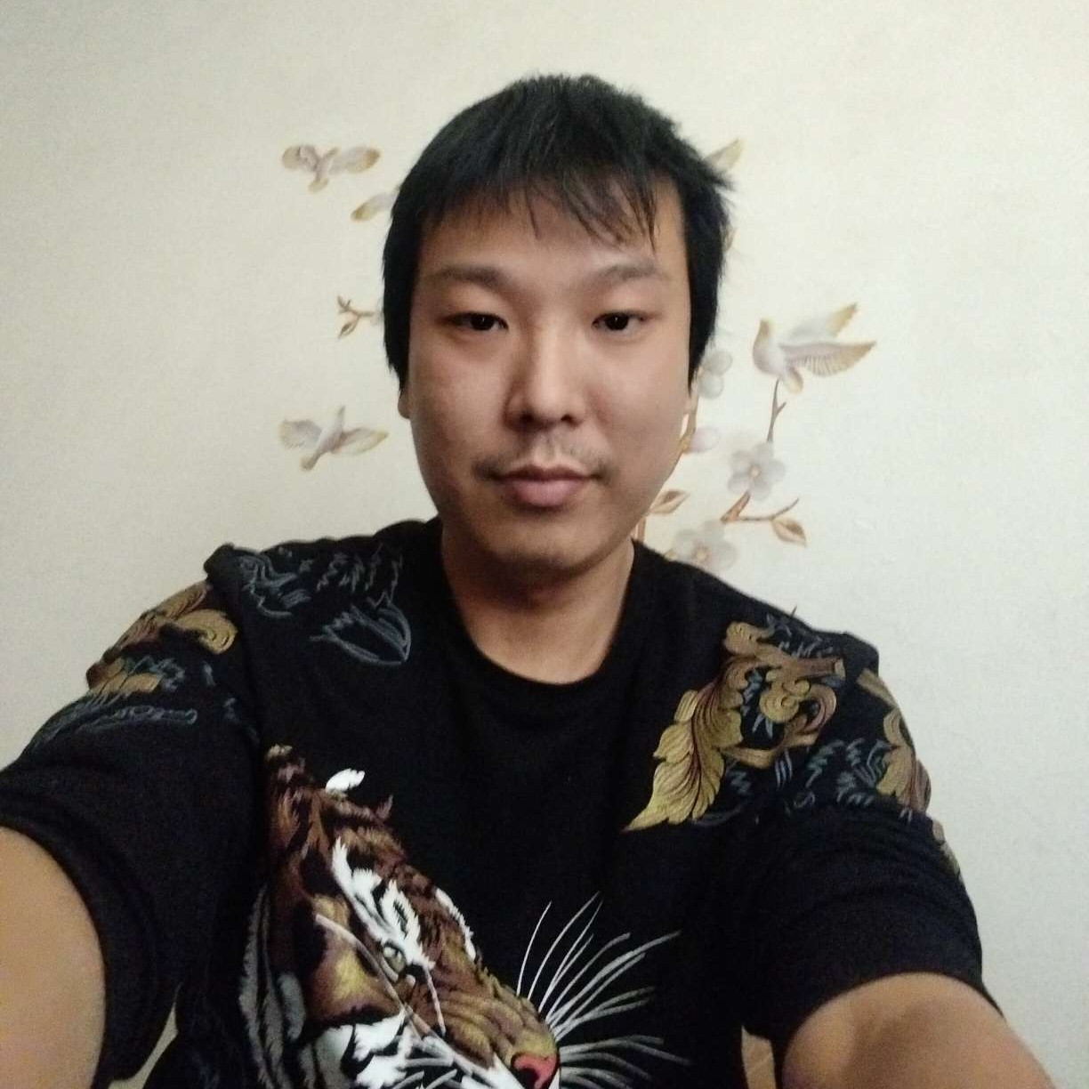 爱听歌吃醋超短裙的照片