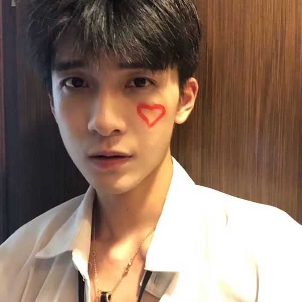 情动爱笑的照片