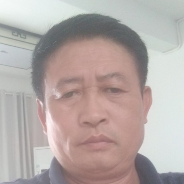 忧郁邂逅冷月的照片