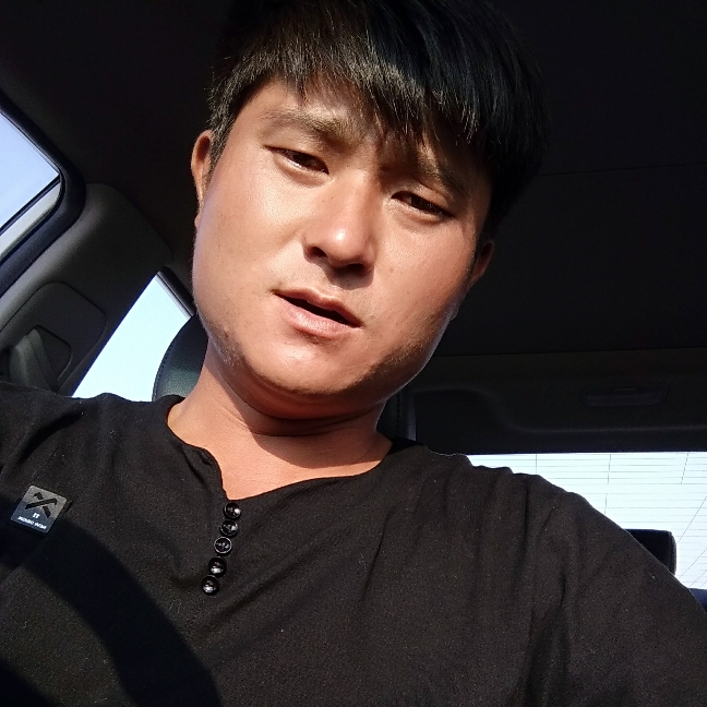 她早就不喜欢花的照片