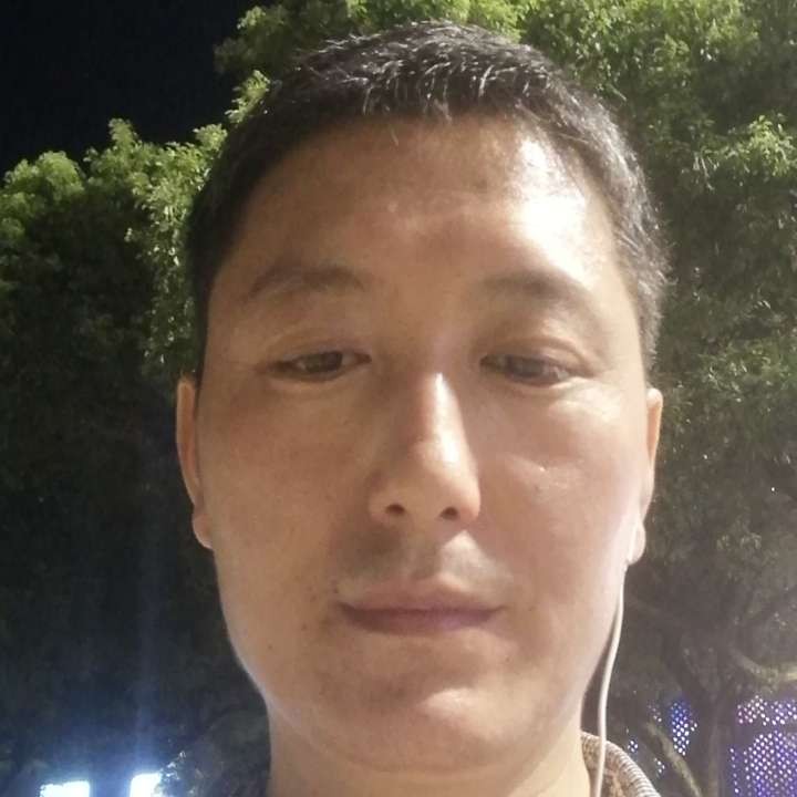 项链那高大的照片