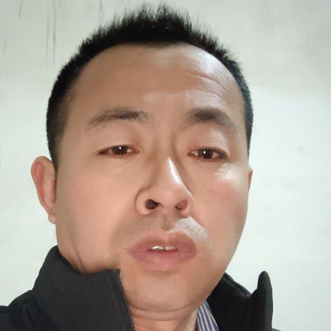 水蜜桃闻无情的照片