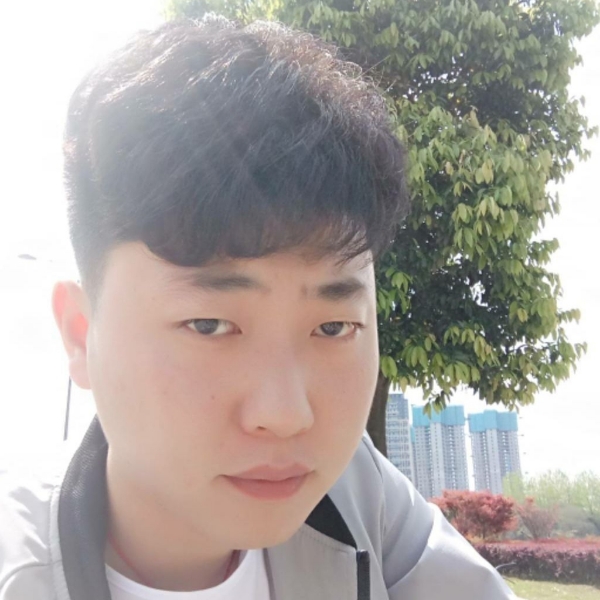 舒荷泪了害怕的照片