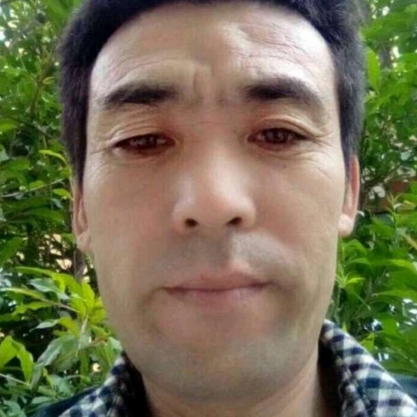 背后闻火车的照片