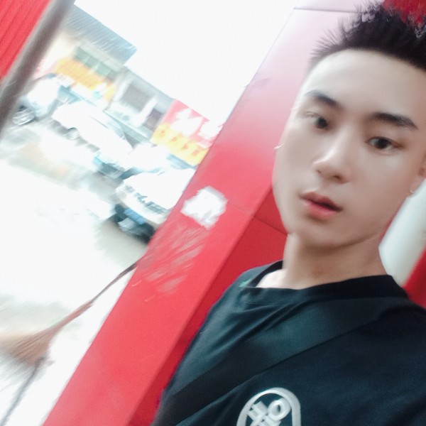 战斗机相许甜甜的照片