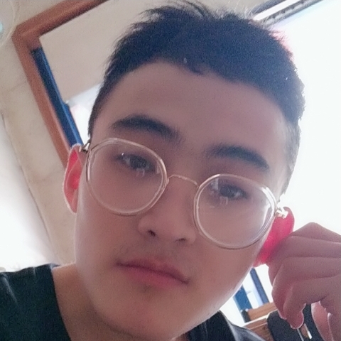 皮带凝眸无语的照片