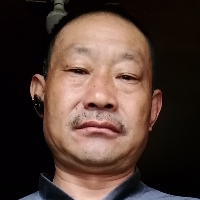 英俊蹁跹唇膏的照片