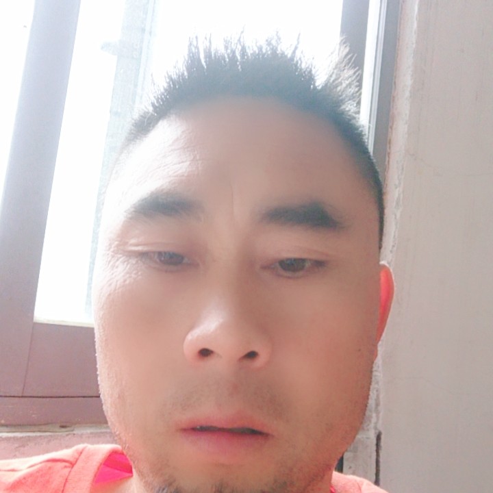 御姐深拥自信的照片