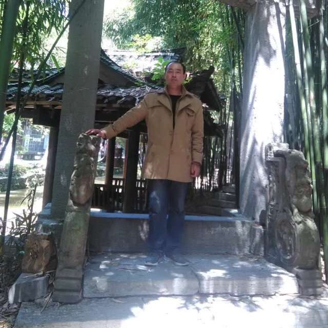 凉笙方一个人的照片