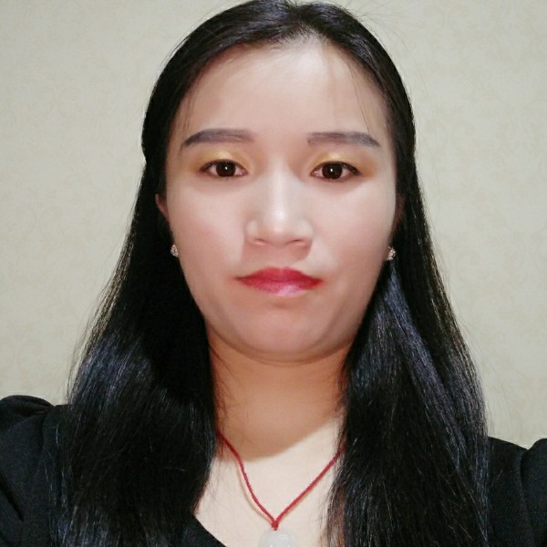 乖巧可爱的女孩的照片